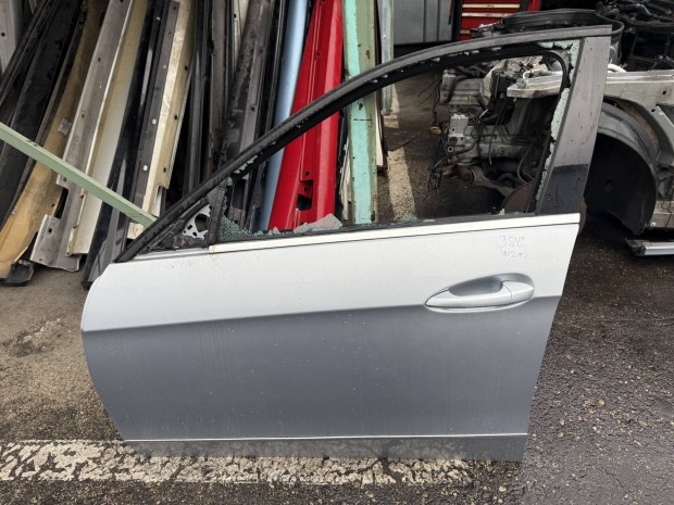 Mercedes Benz W212 E bal els� 988 sz�n� ajt�