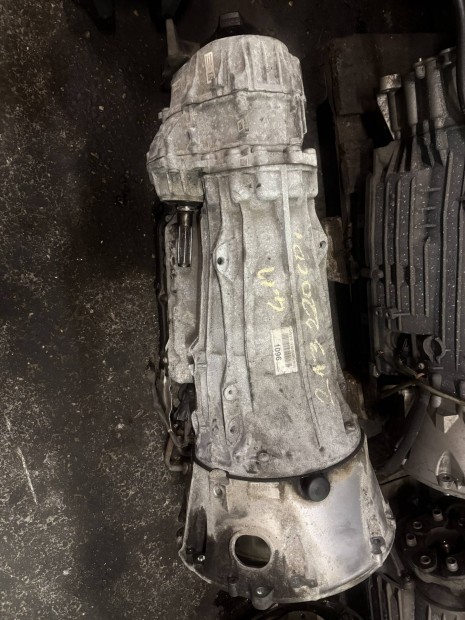 Mercedes Benz W213 E 220d 4Matic automata sebess�gv�lt�