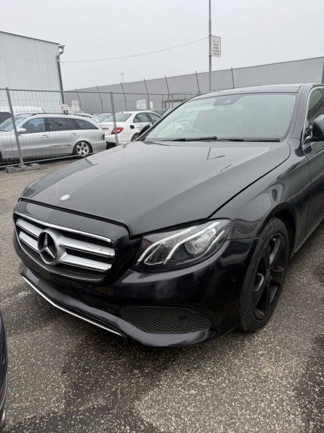 Mercedes Benz W213 E komplett csavaros eleje