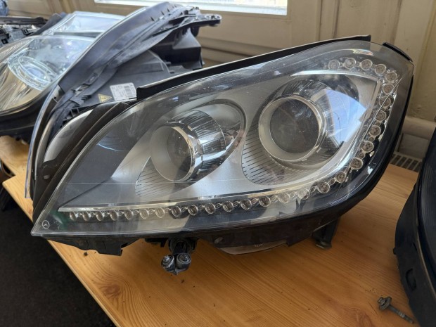 Mercedes Benz W218 CLS bal els� f�nysz�r�