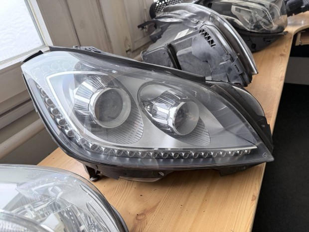 Mercedes Benz W218 CLS jobb els� l�mpa