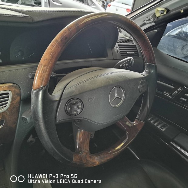 Mercedes Benz W221 S osztly  fa kormny
