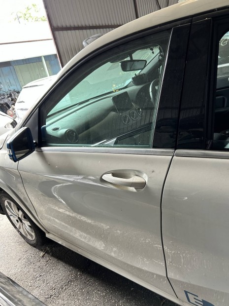 Mercedes Benz W246 B bal első ajtó