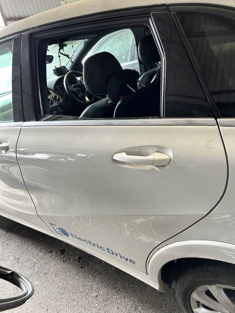 Mercedes Benz W246 B bal hátsó ajtó
