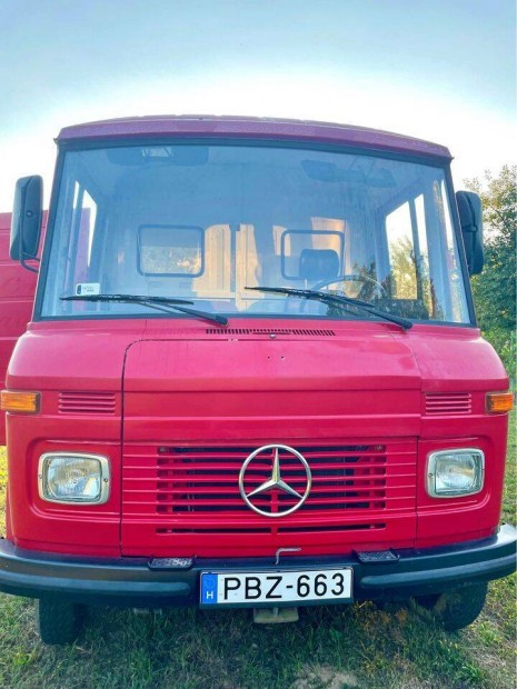 Mercedes-Benz -L 407 D Food Truck