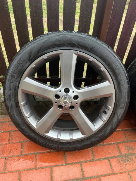 Mercedes-Benz alufelni szett, 4 db, gumival