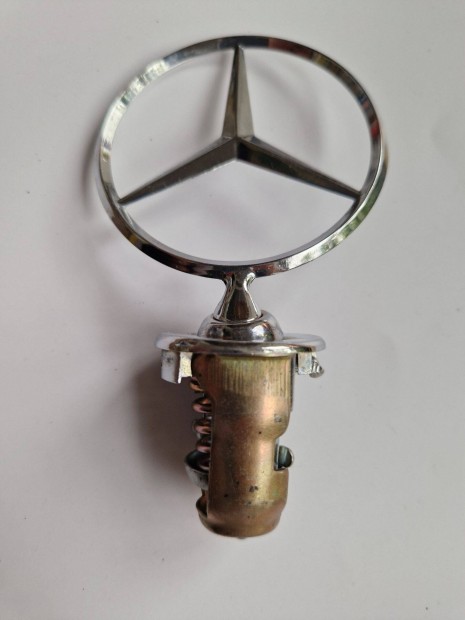 Mercedes Benz emblma