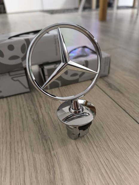 Mercedes Benz embléma motorháztetőbe új!
