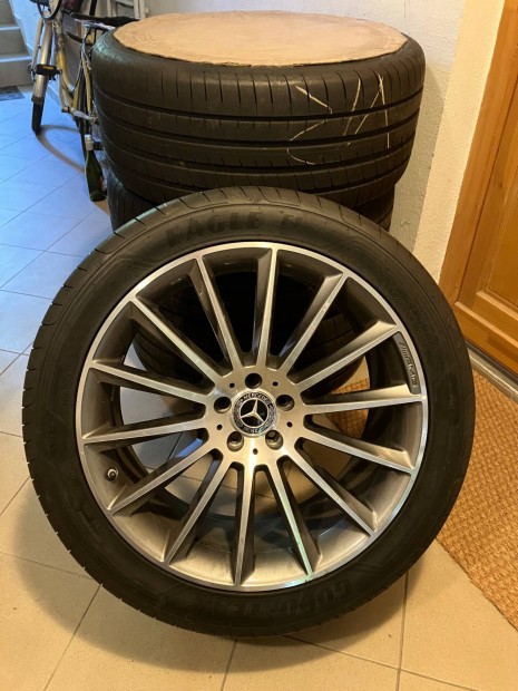 Mercedes Benz gyári GLS-Gle 63 AMG 21-es alufelni garnitúra nyári gumi