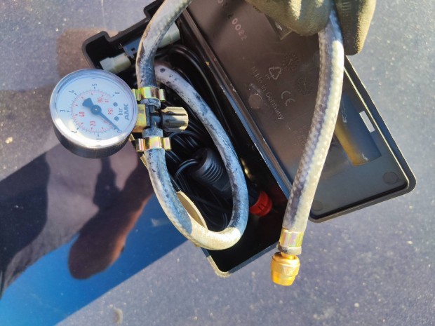 Mercedes Benz gyári szivargyújtós kerék pumpa, kompresszor szett