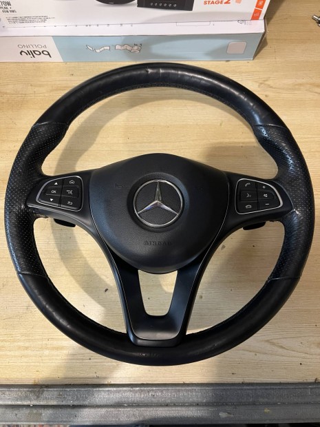 Mercedes-Benz kormány