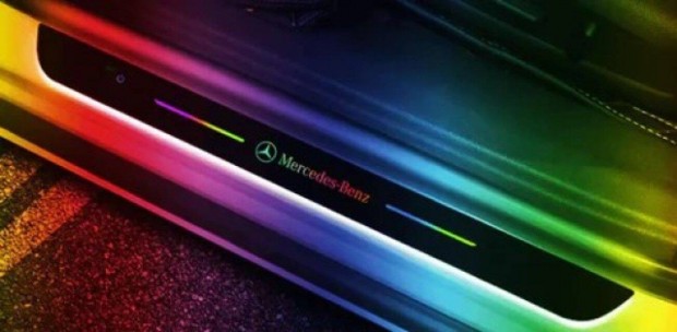 Mercedes Benz sznvlt RGB led vezetk nlkli kszb sn -kszblc