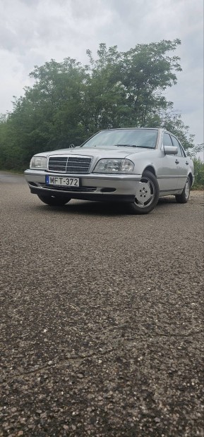 Mercedes Benz w202 C220 