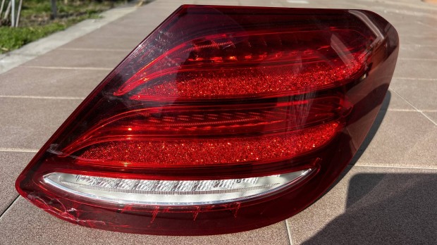 Mercedes Benz w213 jobb h�ts� l�mpa