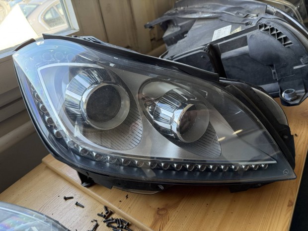 Mercedes Benz w218 CLS jobb els� f�nysz�r�