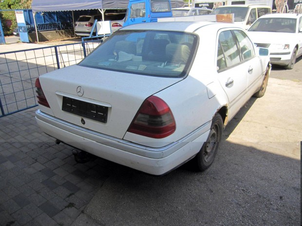 Mercedes C200 bontott használt alkatrészek eladók