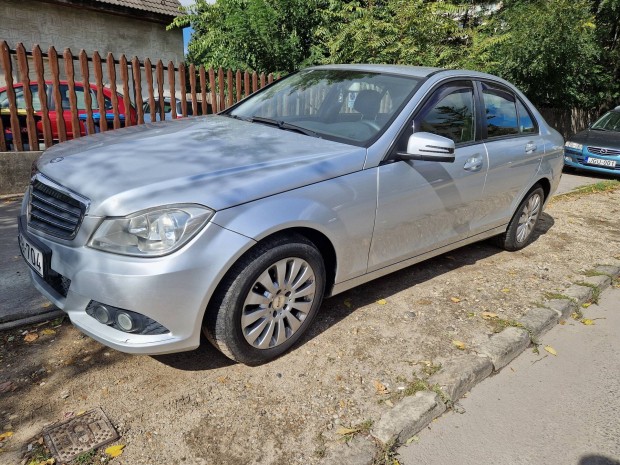 Mercedes C200 sedan