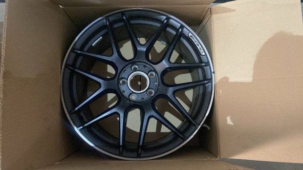 Mercedes CLA45,A45 AMG FELNI 9X19 ET52 A17740124007x71 elad