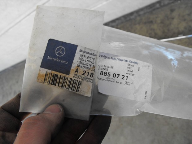 Mercedes CLS C218 gyári első középső krómléc krómcsík A 218 885 07 21