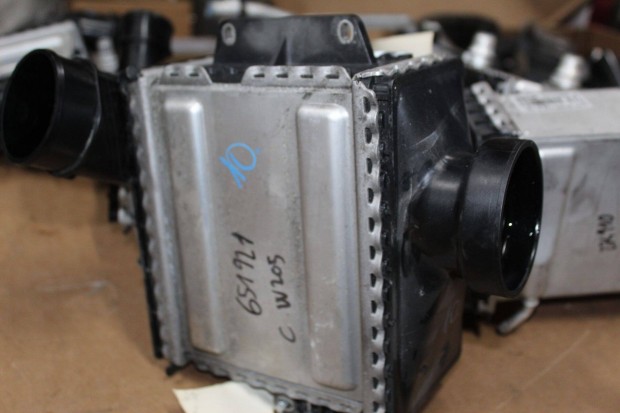 Mercedes C W205 2013 651924 intercooler hűtő A6510900014 (10)