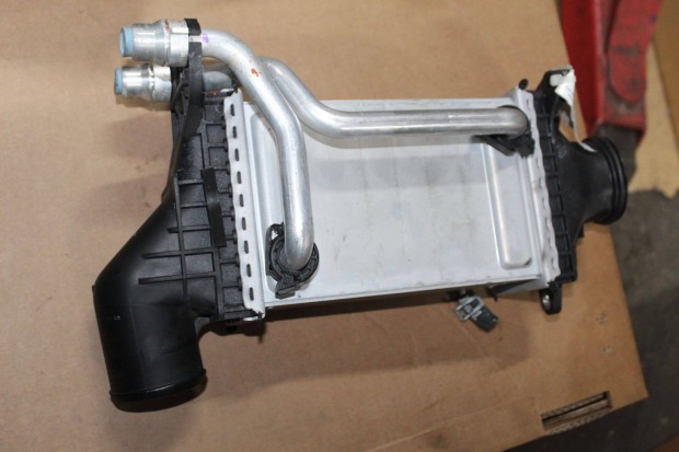 Mercedes C W205 2013 intercooler hűtő A2740900414 (4)