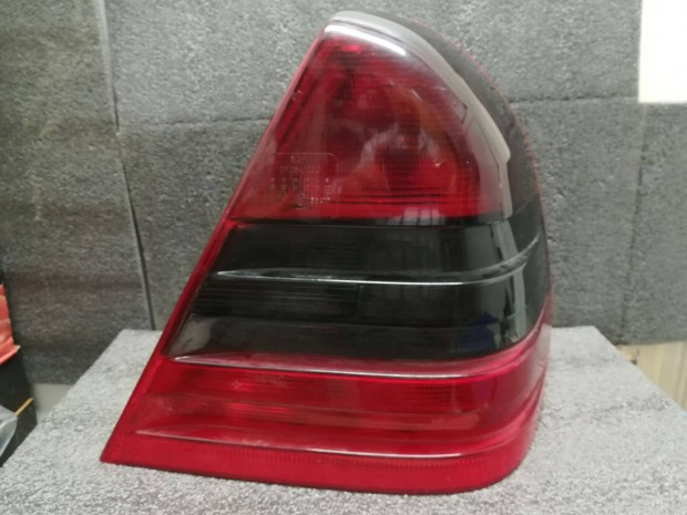 Mercedes C h�ts�l�mpa jobb 1996-2002 foglalattal
