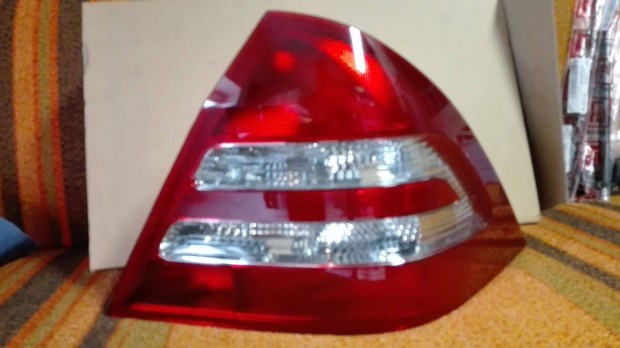 Mercedes C h�ts�l�mpa jobb