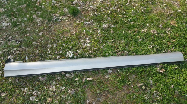 Mercedes C osztály W203 bal oldali küszöb