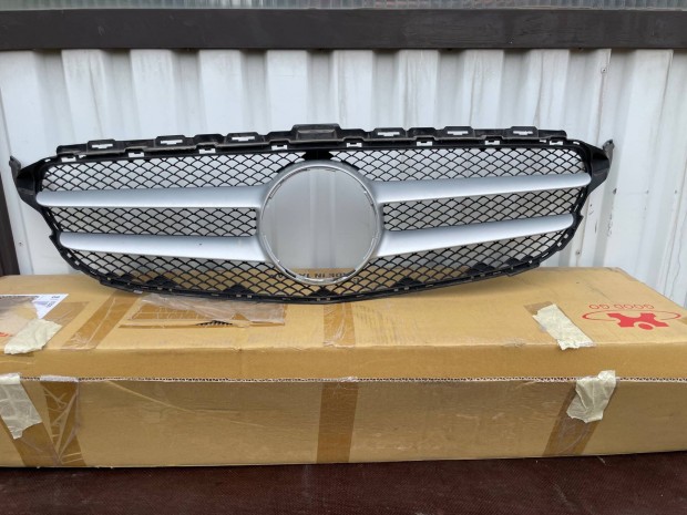 Mercedes C-osztály W205 hűtőrács a2058800783