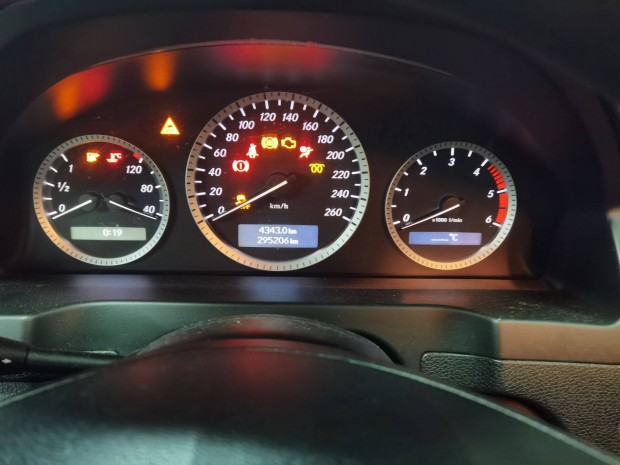Mercedes C w204 m�szerfal,HIFI,k�nny�kl�,klimavez�rl�. W204 Bont�s!!!