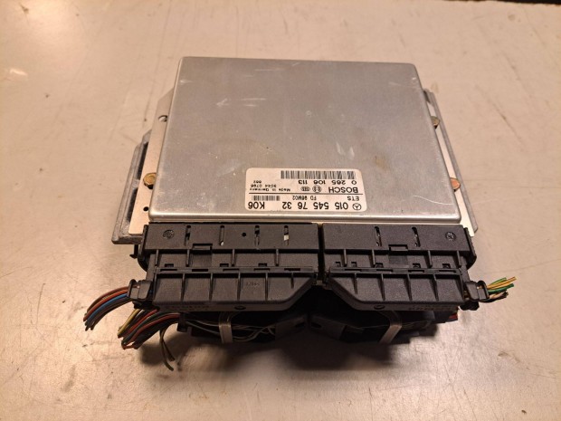 Mercedes E200 E 200 W210 ECU motorvezrl Bosch 0155457632k06 02651061