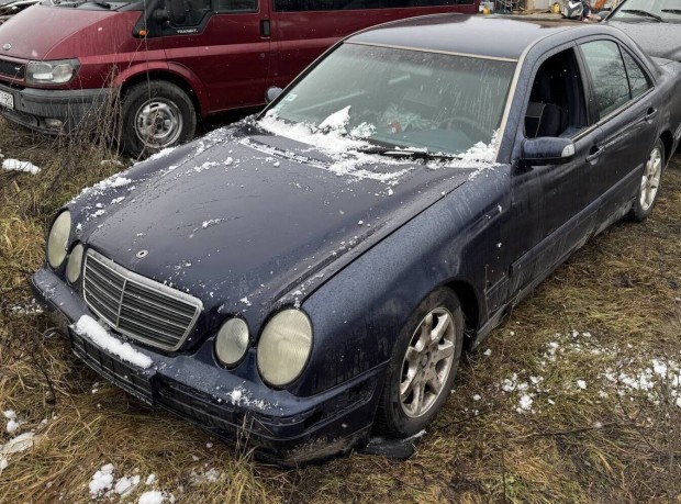 Mercedes E220 CDI Manul 6 minden alkatrsze elad! Mg egybe van!