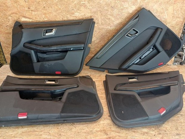 Mercedes E Class W212 (2009-2016) F�lb�r Ajt�k�rpit Szett