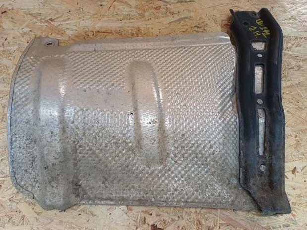 Mercedes E Class W212 (2009-2016) Jobb H�ts� Kipufog� H�v�d� Lemez