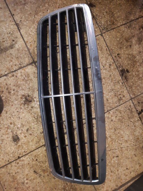 Mercedes E W210 Hűtőrács
