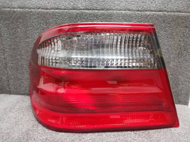 Mercedes E W210 hátsólámpa bal (4) külső 1999 -> (sz/p) üres Avangarde