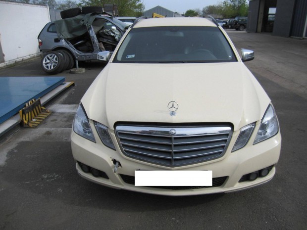 Mercedes E W212 bontott alkatrészek eladók