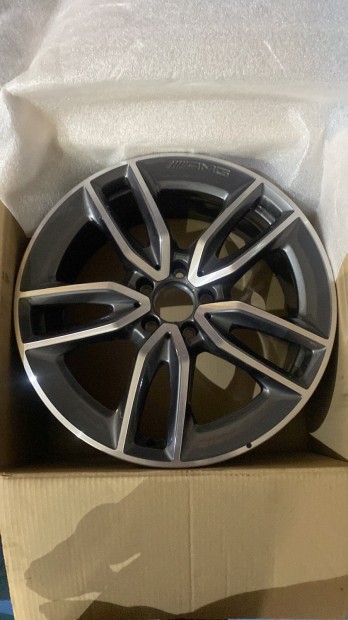 Mercedes FELNI AMG 8X19 ET49 GLB,GLA A24740118007Y51 elad