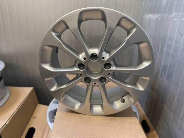 Mercedes Gla gy�ri 17"-os k�nny�f�m felni szett kifog�stalan