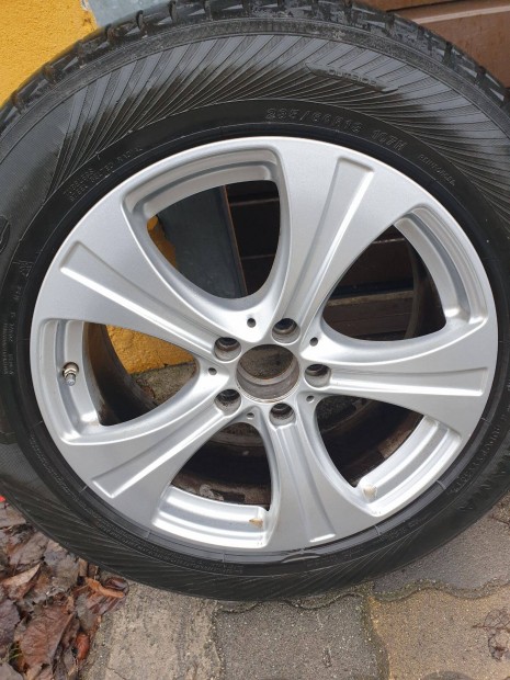 Mercedes Glc 4db gyri kerk 235 60 R18 tli gumival