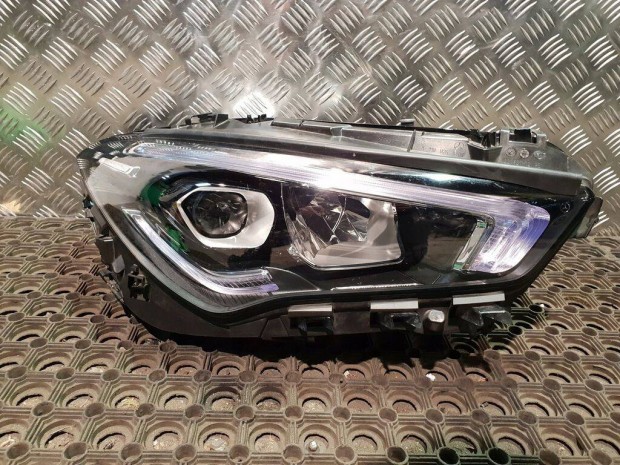 Mercedes Jobb fényszóró LED Hátsó bontott eladó