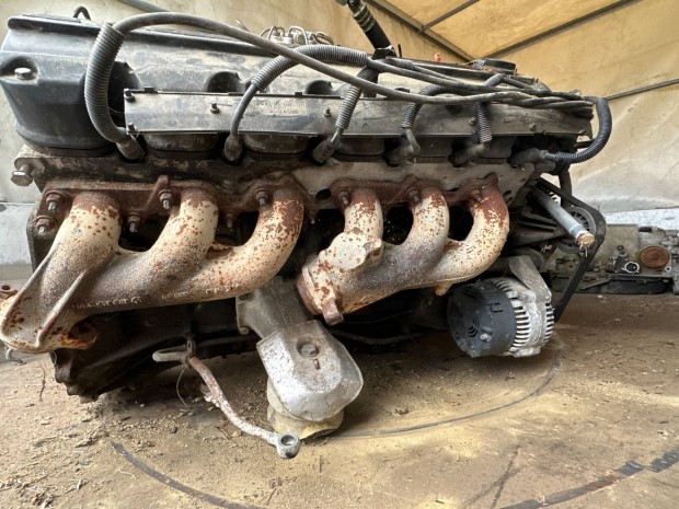 Mercedes M103 motor �s hozz� v�lt� Bontott automata v�lt�