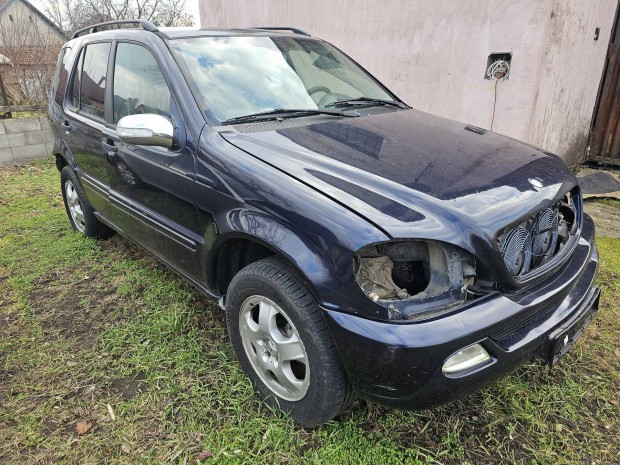 Mercedes ML W163 lkhrt motorhztet ajt 