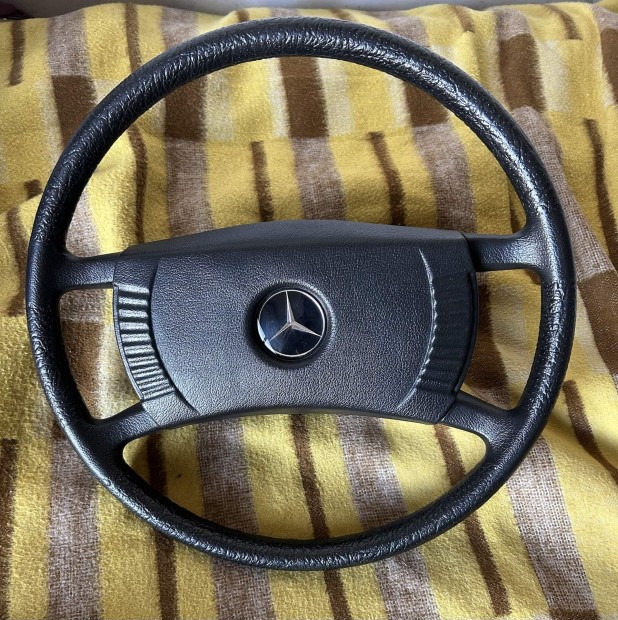 Mercedes Mercedes-Benz W107 W114 W115 W116 W123 gyri kormny