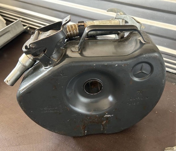 Mercedes Mercedes-Benz W123 W124 W126 W201 W202 W210 gyári kanna