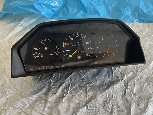 Mercedes Mercedes-Benz W124 gyri mszeregysg km-ra