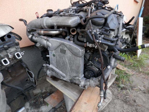 Mercedes OM 628 V8 CDI motor elad 