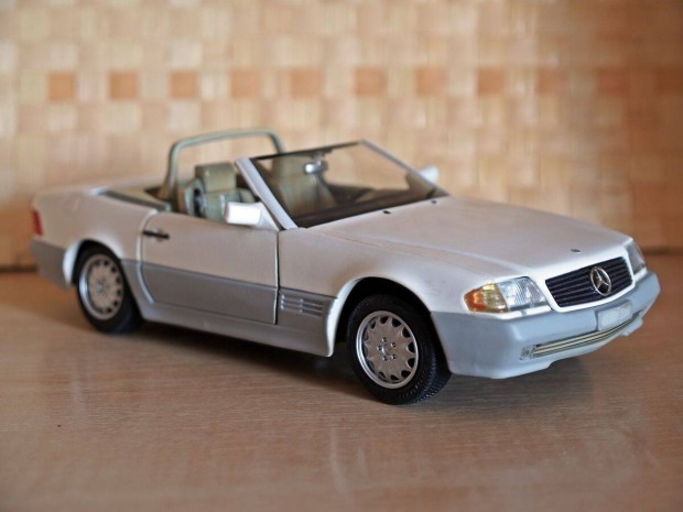 Mercedes SL 500 (1990) modellaut 1:18