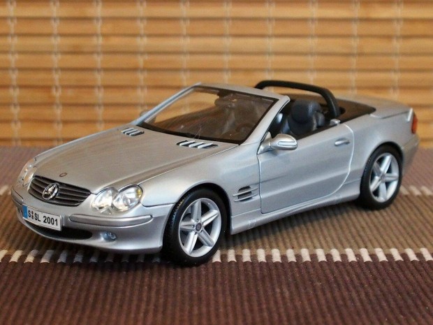 Mercedes SL 500 (2001) modellaut 1:18