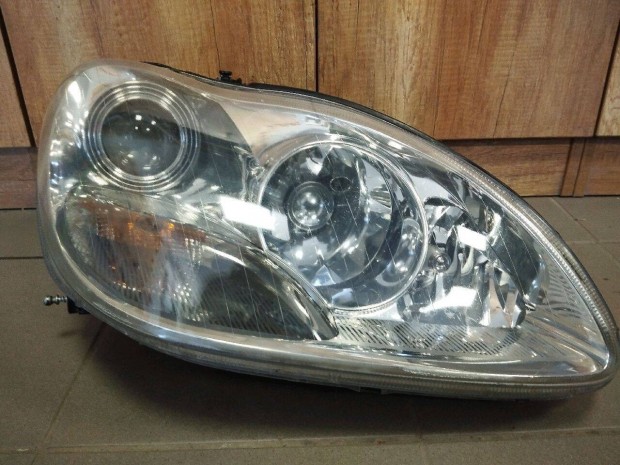 Mercedes S w220 facelift 2002- jobb xenon fényszóró. Egyik füle törött